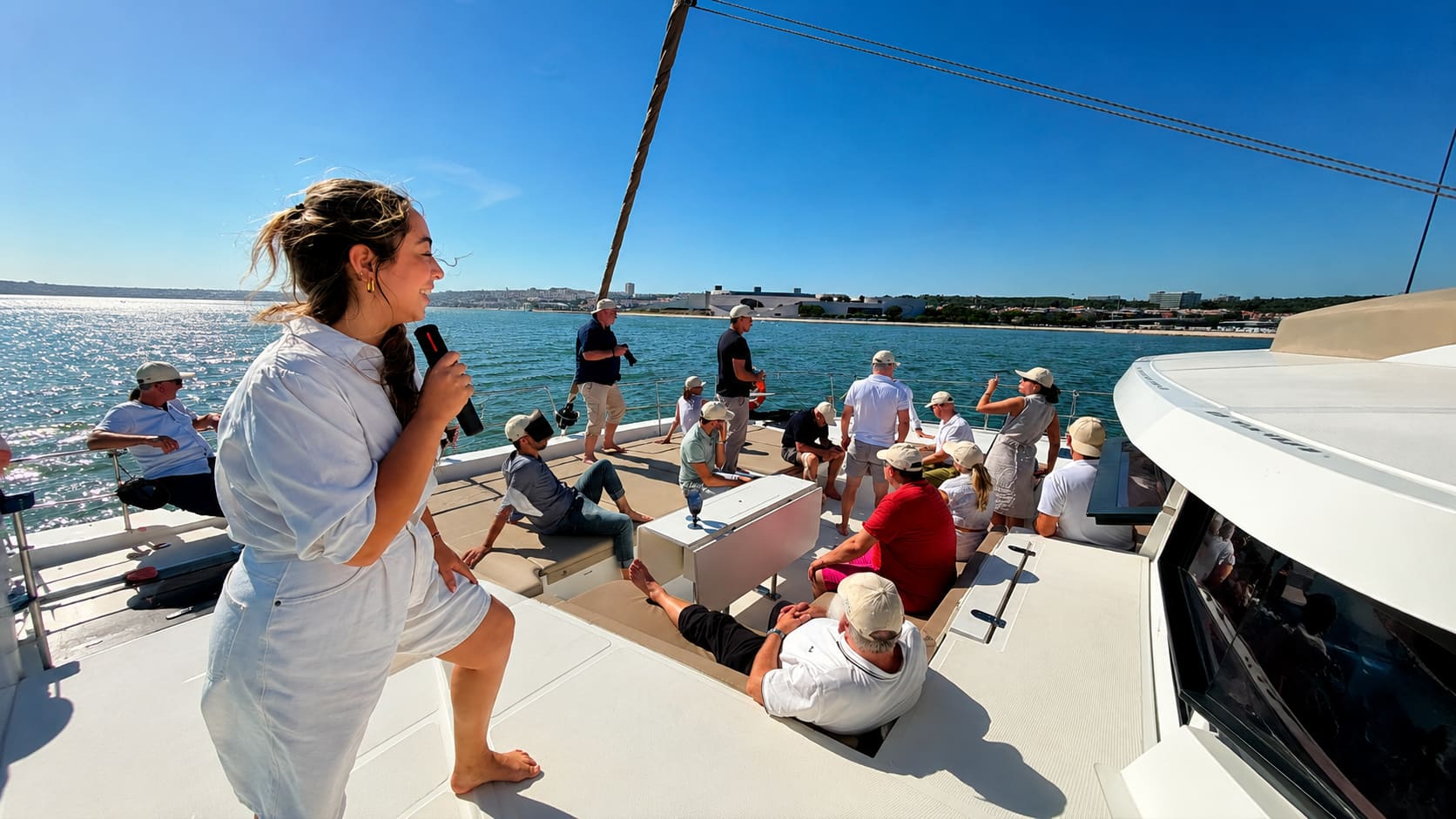 Novedad: paseo en barco con guía en Lisboa, en portugués e inglés