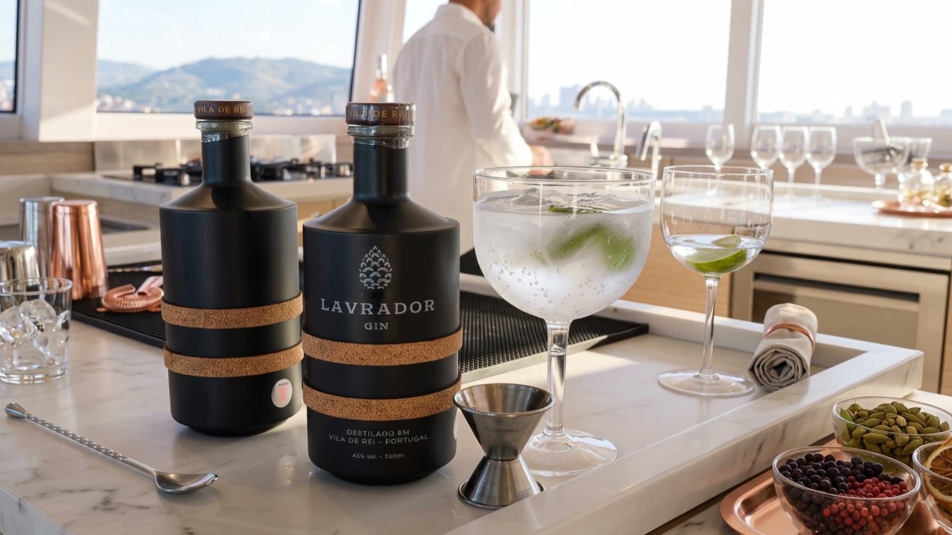 Lavrador Gin a bordo: o evento da marca no catamarã e o gin que fica no barco