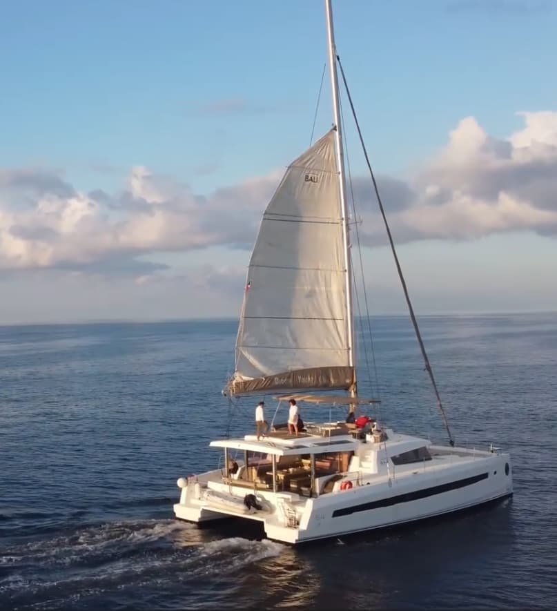 Catamarã Lusitana no rio Tejo, Lisboa
