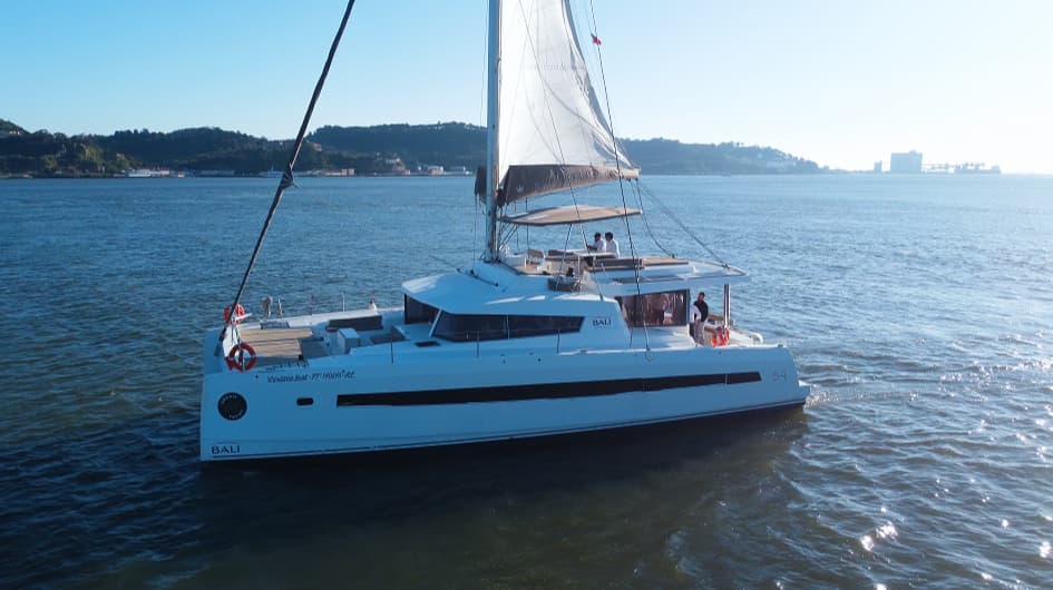 Lusitana: o catamarã que faz a experiência