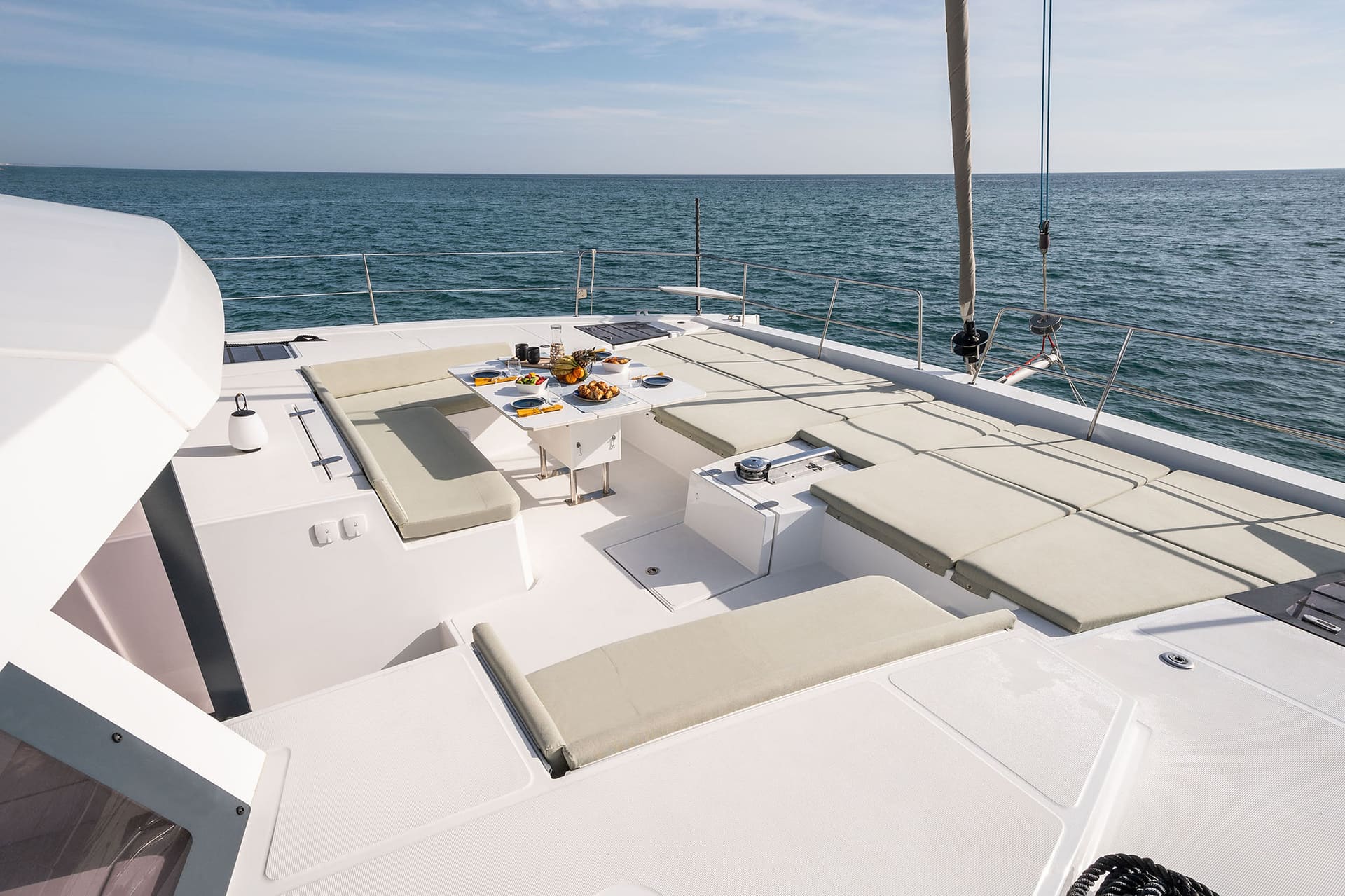 Catamarã Lusitana no rio Tejo, Lisboa